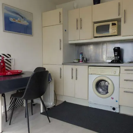 Studio Le Lavandou, 1 Pièce, 4 Personnes - Fr-1-308-83
